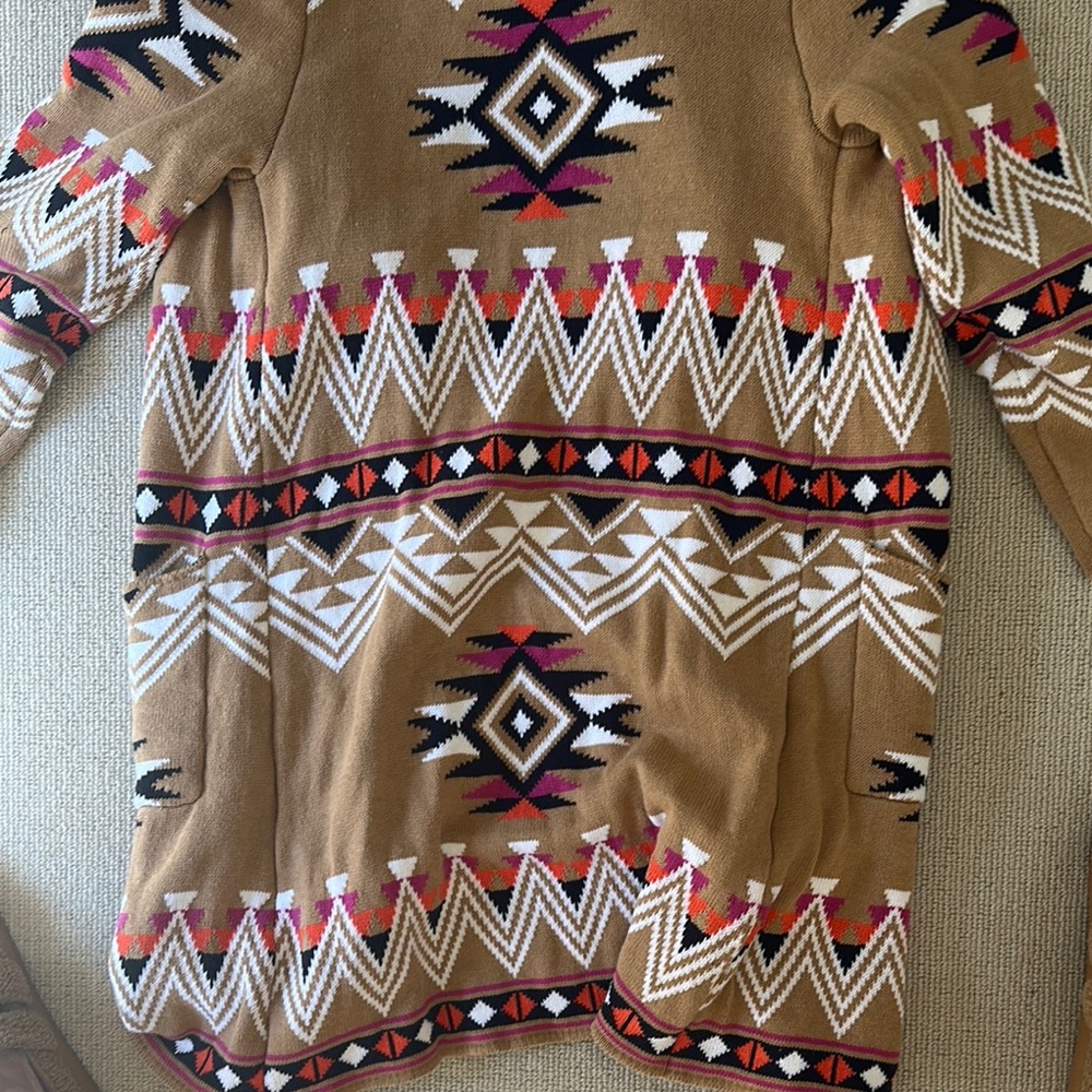 Chaser x/s. Can fit up to medium. Tribal Patterned Fringe Cardigan - Picture 3 of 3